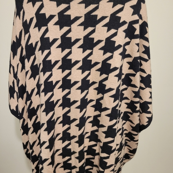 Jones New York Poncho Black and Tan Houndstooth Zip Up - Picture 7 of 8